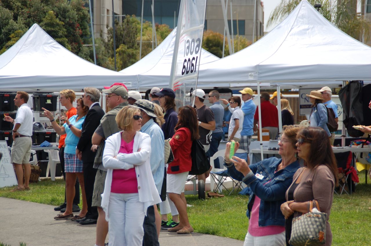 CA - Encinal Yacht Clubs Puts On A Show